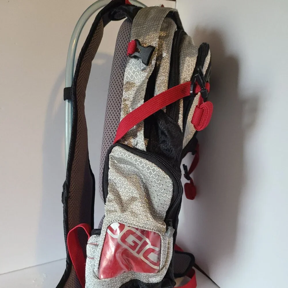 OGIO ATLAS 100 HYDRATION BACKPACK-100 OZ/ 3L BLADDER- CHROME-BLACK/RED ACCENTS